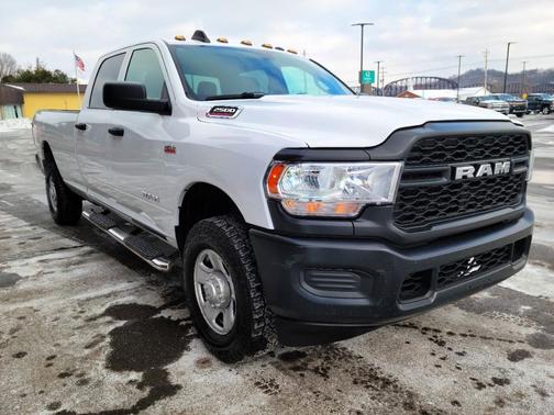 2022 RAM 2500 Tradesman Crew Cab 4x4 8' Box