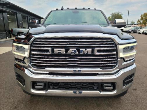 2019 RAM 2500 Laramie Crew Cab 4x4 6'4' Box