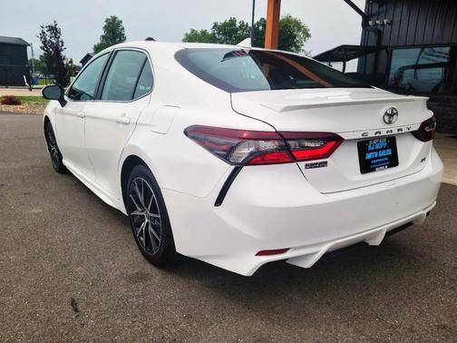 Ice Cap 2023 Toyota Camry SE