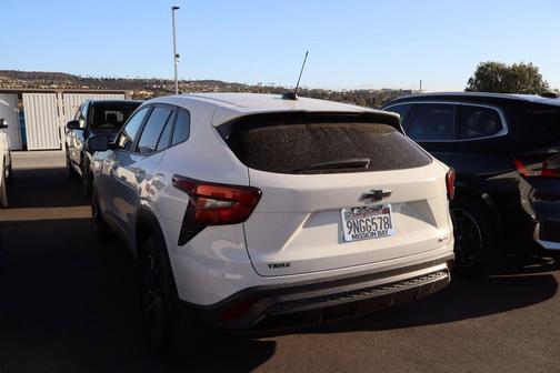 Summit White 2024 Chevrolet Trax 1RS