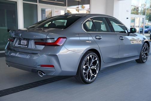 2025 BMW 330 i xDrive