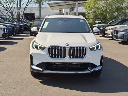 Alpine White 2027 BMW X1 xDrive28i