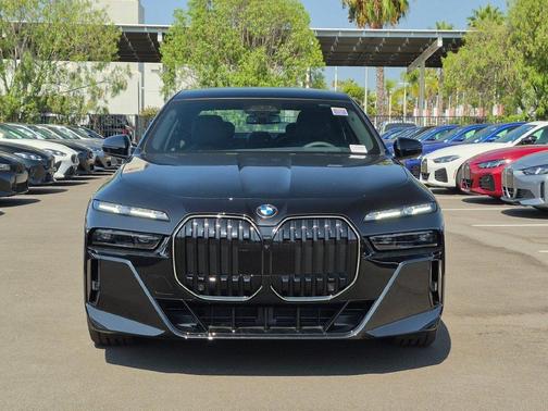 Black Sapphire Metallic 2026 BMW 740 i