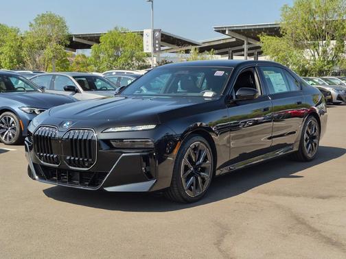 Black Sapphire Metallic 2026 BMW 740 i