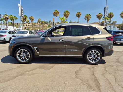 Manhattan Green Metallic 2026 BMW X5 sDrive40i