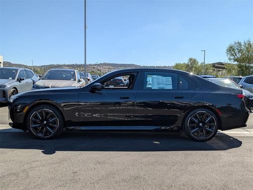 2025 BMW 740 i