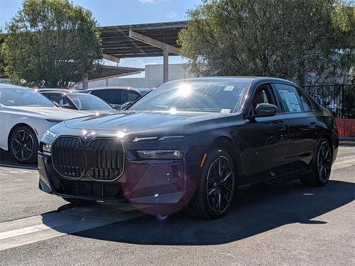 2025 BMW 740 i