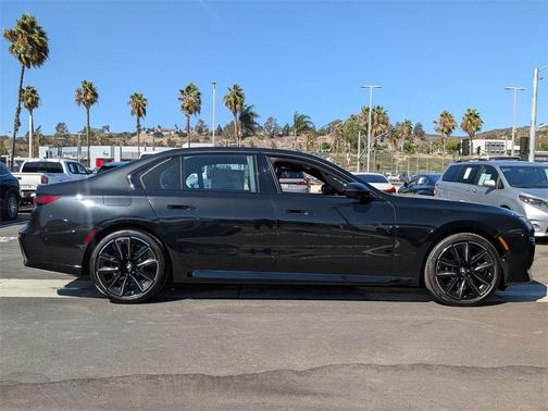 2025 BMW 740 i