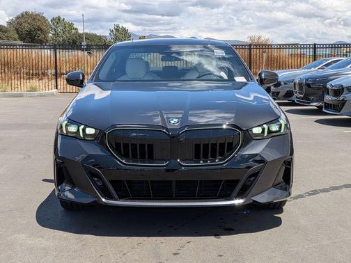 Dark Graphite Metallic 2026 BMW 530 i