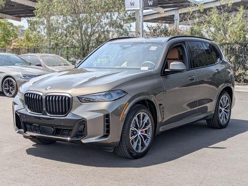 Manhattan Green Metallic 2026 BMW X5 PHEV xDrive50e