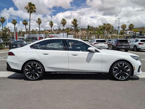 Alpine White 2026 BMW i5 eDrive40