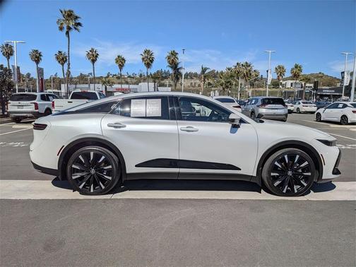 2025 Toyota Crown Platinum