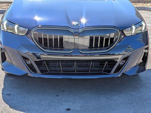 Tanzanite Blue II Metallic 2026 BMW 530 i