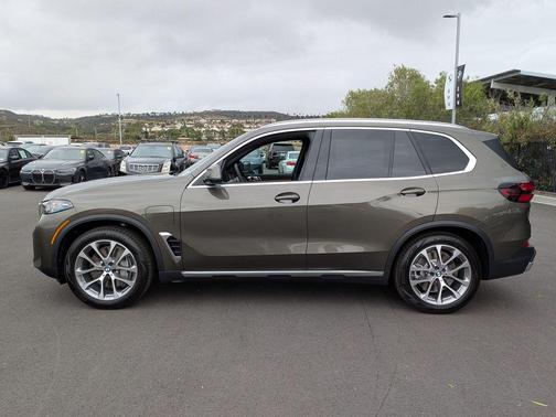 Manhattan Green Metallic 2026 BMW X5 PHEV xDrive50e
