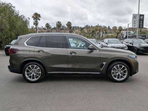 Manhattan Green Metallic 2026 BMW X5 PHEV xDrive50e