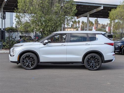 2022 Mitsubishi Outlander SE