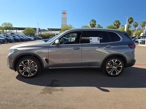 Skyscraper Grey Metallic 2026 BMW X5 sDrive40i