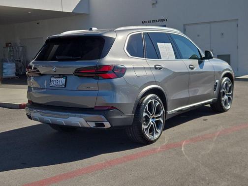 Skyscraper Grey Metallic 2026 BMW X5 sDrive40i