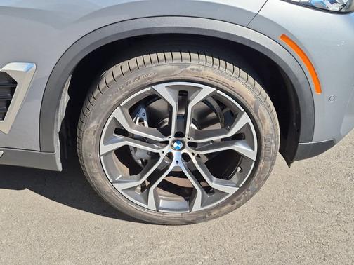 Skyscraper Grey Metallic 2026 BMW X5 sDrive40i
