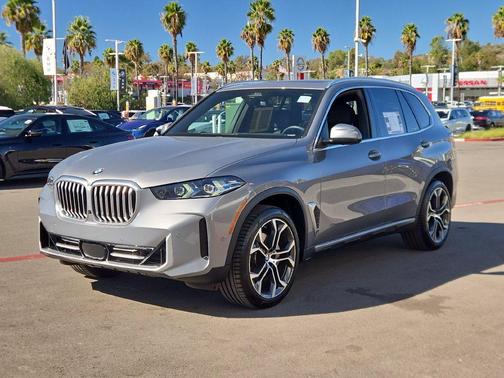 Skyscraper Grey Metallic 2026 BMW X5 sDrive40i