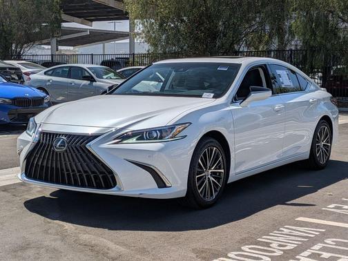 2025 Lexus ES 300h Base