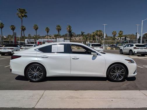 2025 Lexus ES 300h Base