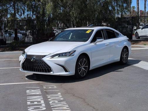 2025 Lexus ES 300h Base