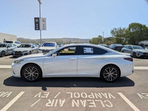 2025 Lexus ES 300h Base