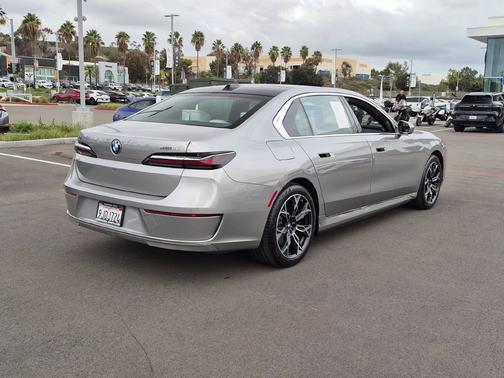 Space Silver Metallic 2024 BMW i7 eDrive50