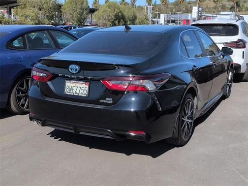 2021 Toyota Camry Hybrid SE