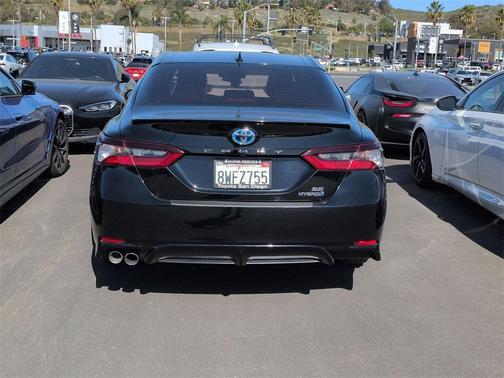 2021 Toyota Camry Hybrid SE