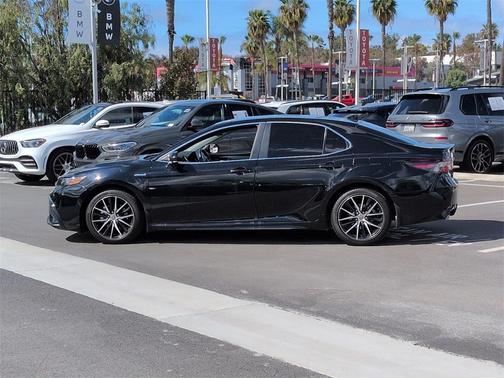 2021 Toyota Camry Hybrid SE
