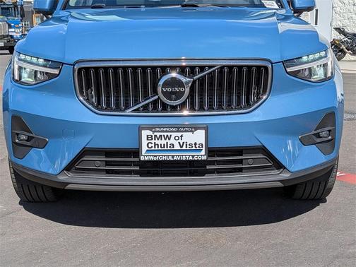 2023 Volvo XC40 B5 Plus Bright Theme