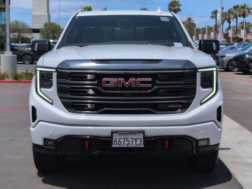 Summit White 2024 GMC Sierra 1500 AT4