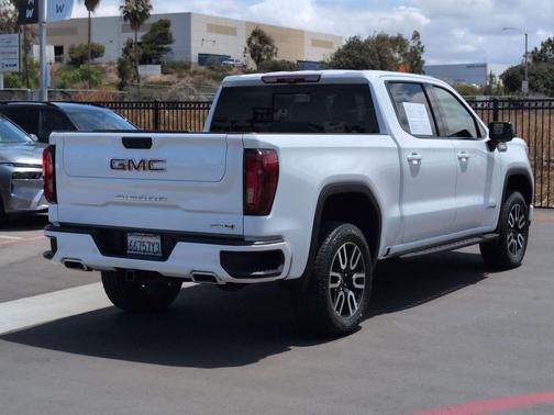 Summit White 2024 GMC Sierra 1500 AT4