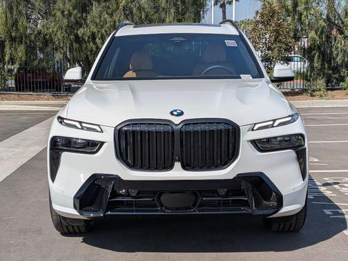 Alpine White 2026 BMW X7 xDrive40i