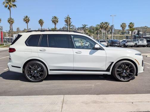Alpine White 2026 BMW X7 xDrive40i
