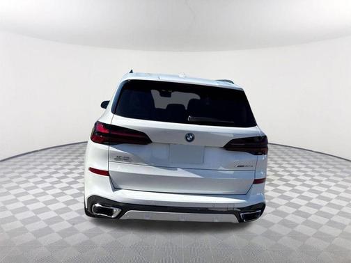 Mineral White Metallic 2026 BMW X5 PHEV xDrive50e