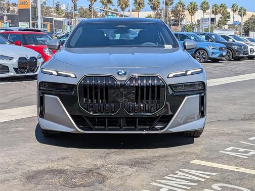 2026 BMW 740 i