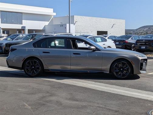2026 BMW 740 i