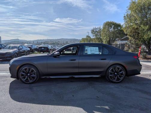 2026 BMW 740 i