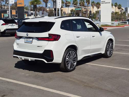 Alpine White 2027 BMW X1 xDrive28i