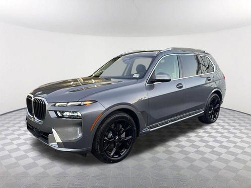 Gray Metallic 2026 BMW X7 xDrive40i