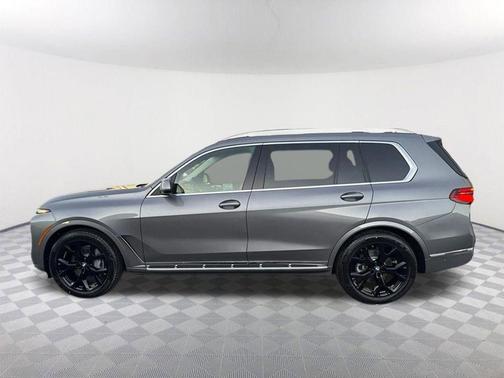 Gray Metallic 2026 BMW X7 xDrive40i