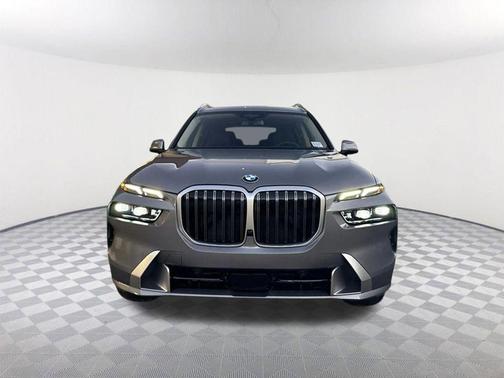 Gray Metallic 2026 BMW X7 xDrive40i