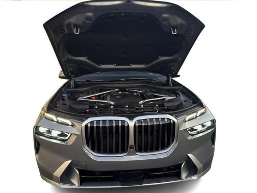 Gray Metallic 2026 BMW X7 xDrive40i