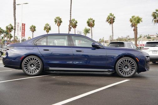 2026 BMW 750e xDrive