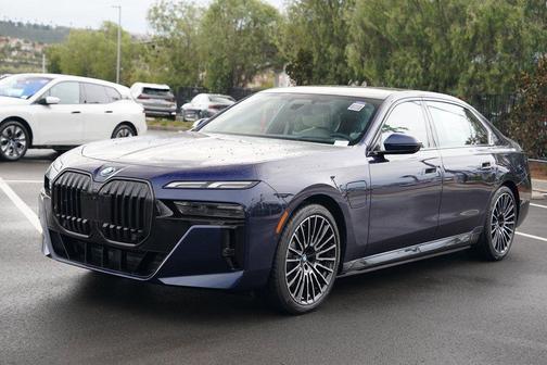 2026 BMW 750e xDrive