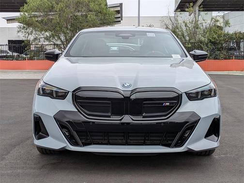2025 BMW i5 M60
