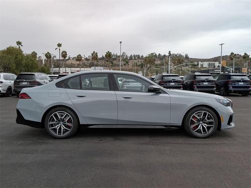 2025 BMW i5 M60
